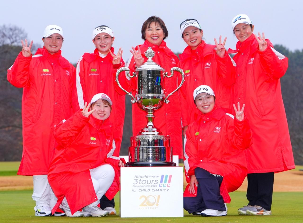 画像: 女子(佐久間朱莉、神谷そら、河本結、菅楓華、高橋彩華、荒木優奈)チームと小林浩美会長(撮影/姉崎正)