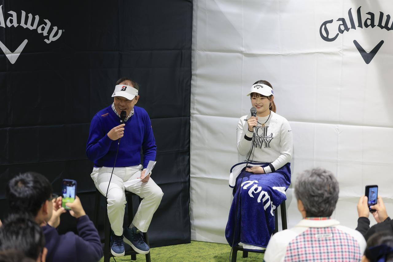 画像: 顔見知りに囲まれたトークショーで、政田プロもこの表情。左は司会を務めた宮本ムサシ氏