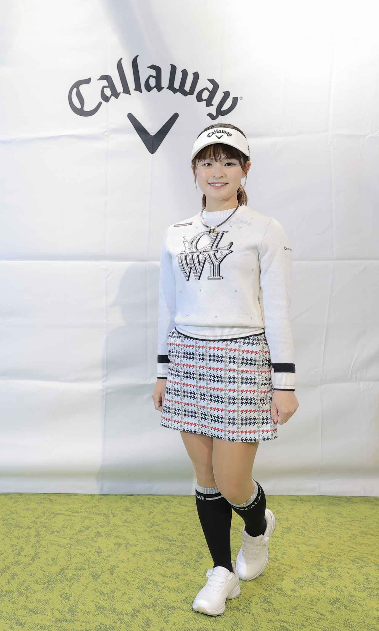 画像: 政田プロの衣装はもちろん「キャロウェイアパレル」 キラキラ付き(ライトストーン)のトップスと、千鳥柄のスカートがお気に入りとのことだった