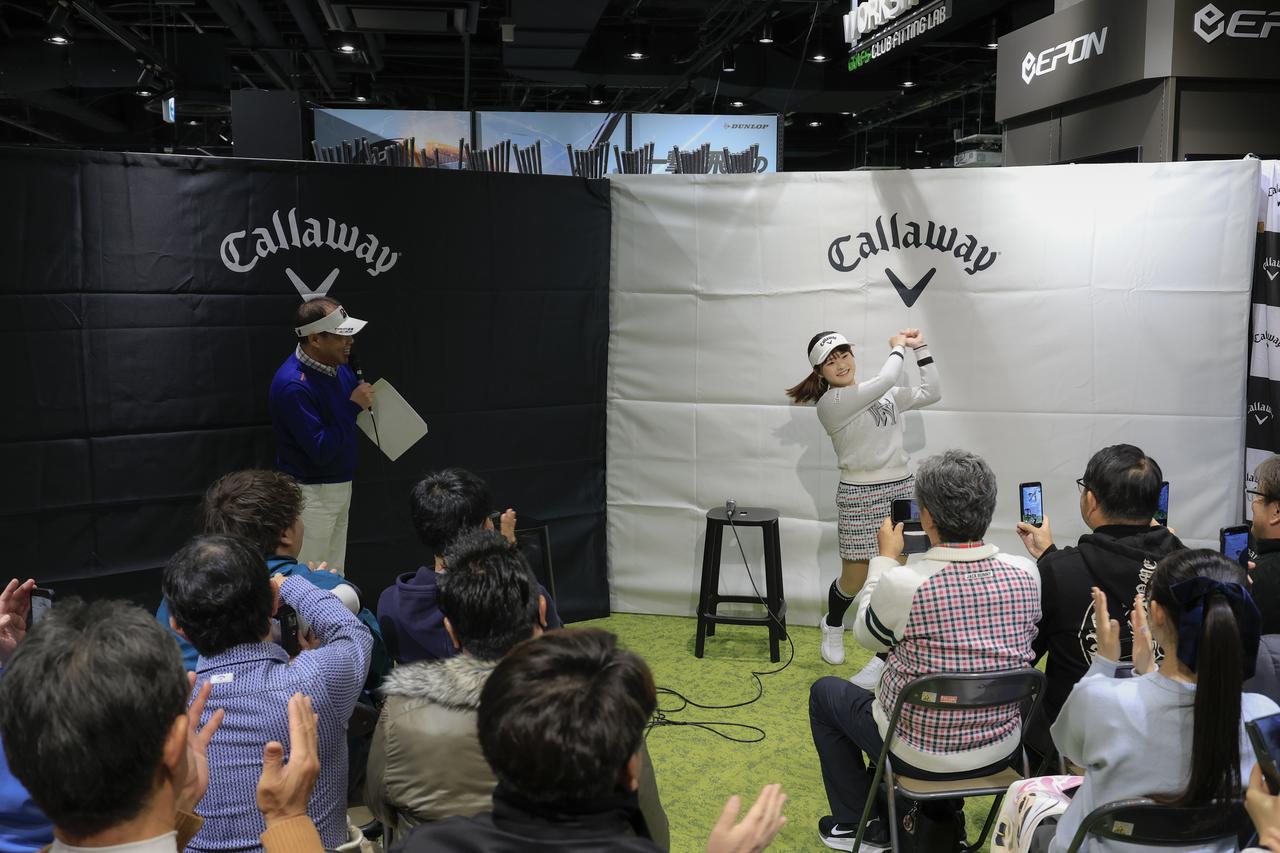 画像: 試合会場さながらの呼び出しコールに、ティーオフ姿で応えて登場した政田