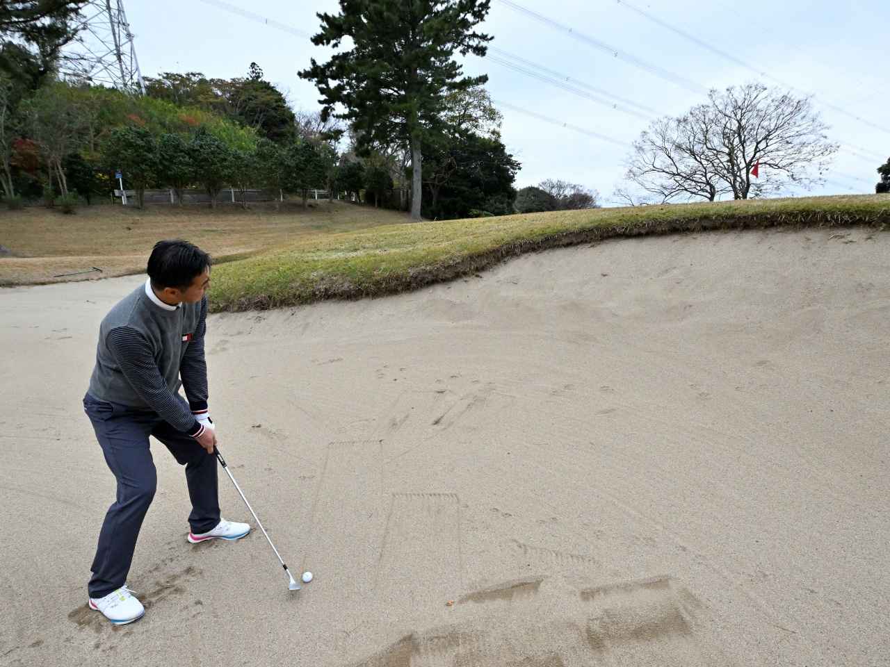 画像: 脱出するだけでも難しいアゴ高バンカー。球を上げなければならない技術に加え、そびえたつアゴがプレッシャーを与える