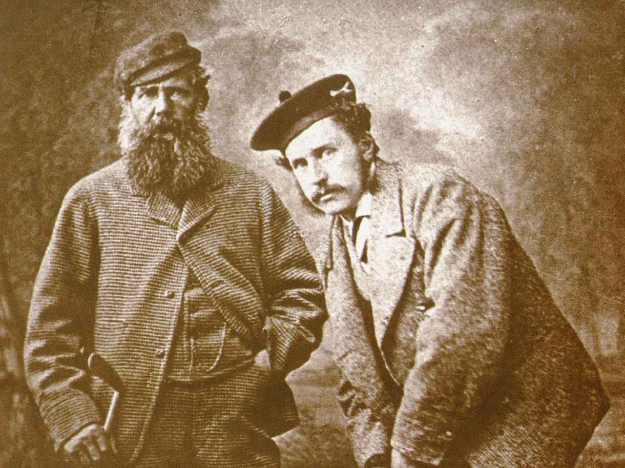 画像: モリス親子、長いひげを生やしているほうがトム・モーリス・シニア