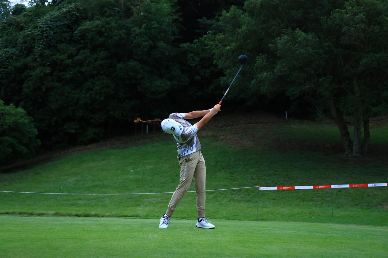 画像 : P9（手が肩の高さ）