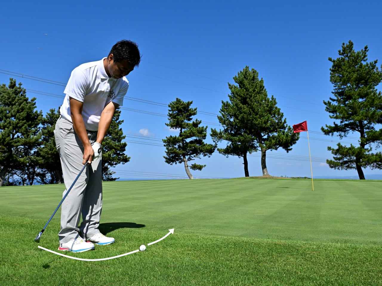 画像: ランニングアプローチに「寄らないイメージ」があるゴルファー必見！ 簡単安全に転がして寄せるための番手選びから構え方、打ち方まで徹底解説 - みんなのゴルフダイジェスト