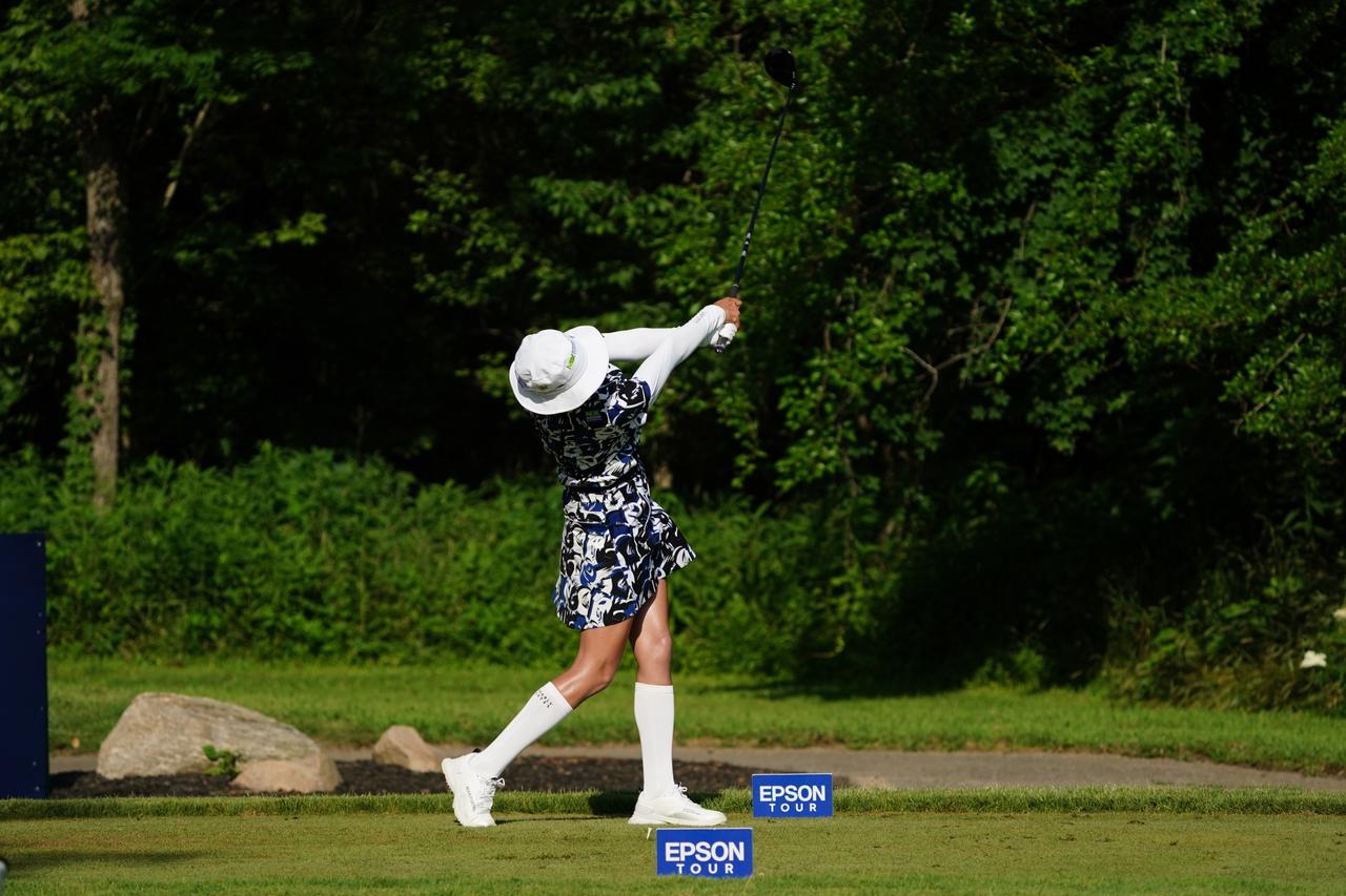 画像 : P9（手が肩の高さ）