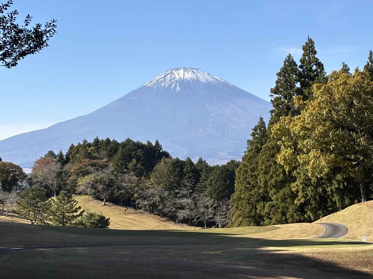 画像: 【ゴルフばか日誌 #95】昼食付3500円で全ホール海が見える! 関東コスパNo.1コースに感動し、国道246号の大渋滞に絶望した4日間 - みんなのゴルフダイジェスト