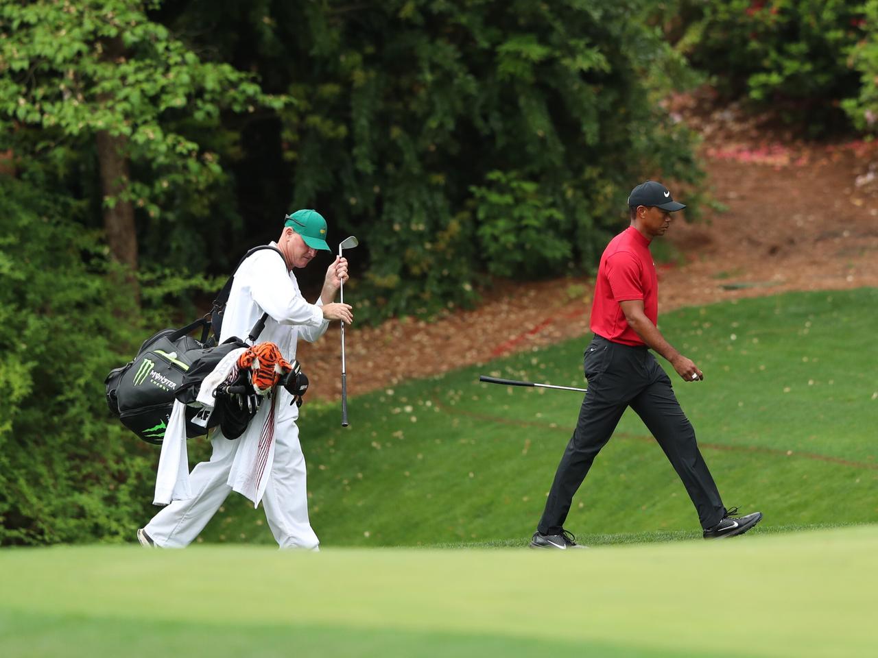 画像: 19年の復活のマスターズ優勝時のキャディバッグはもちろん「モンスター」のロゴ入り(写真19年マスターズ最終日、撮影/.姉崎正)