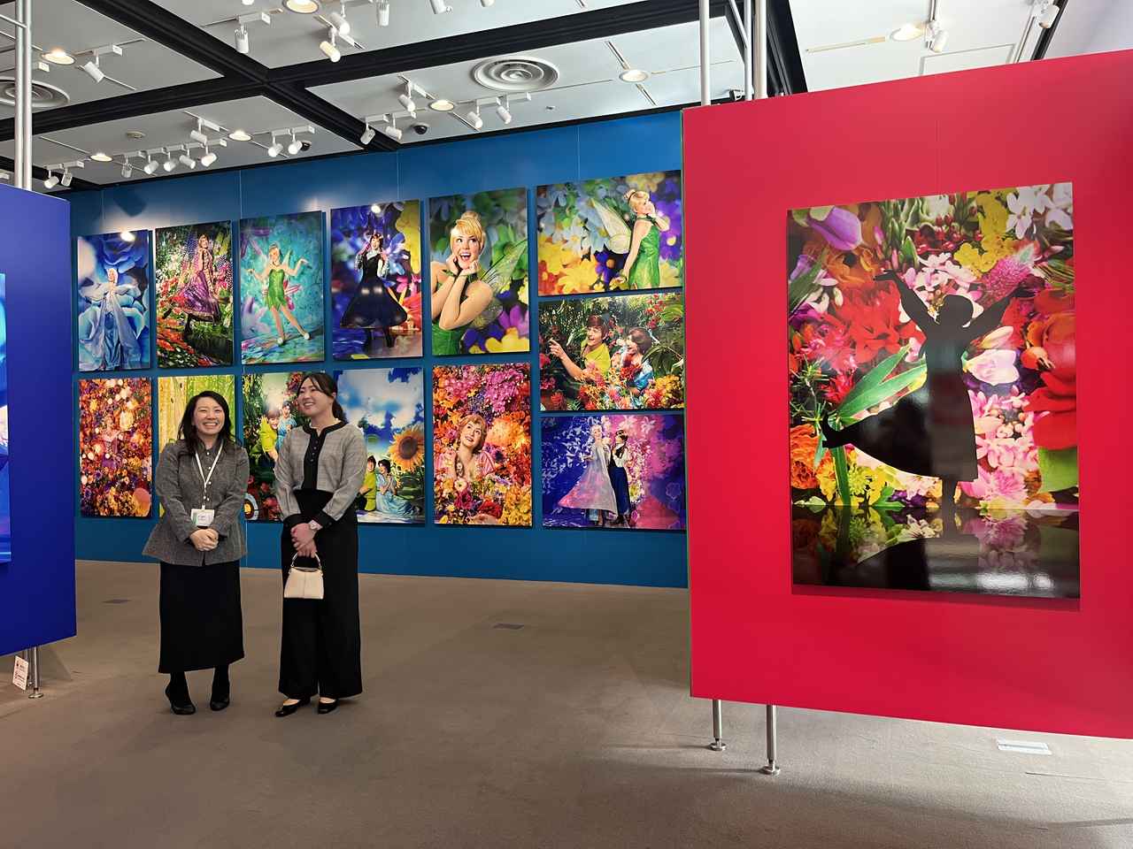 画像: 何より写真の色鮮やかさに感動していた竹田