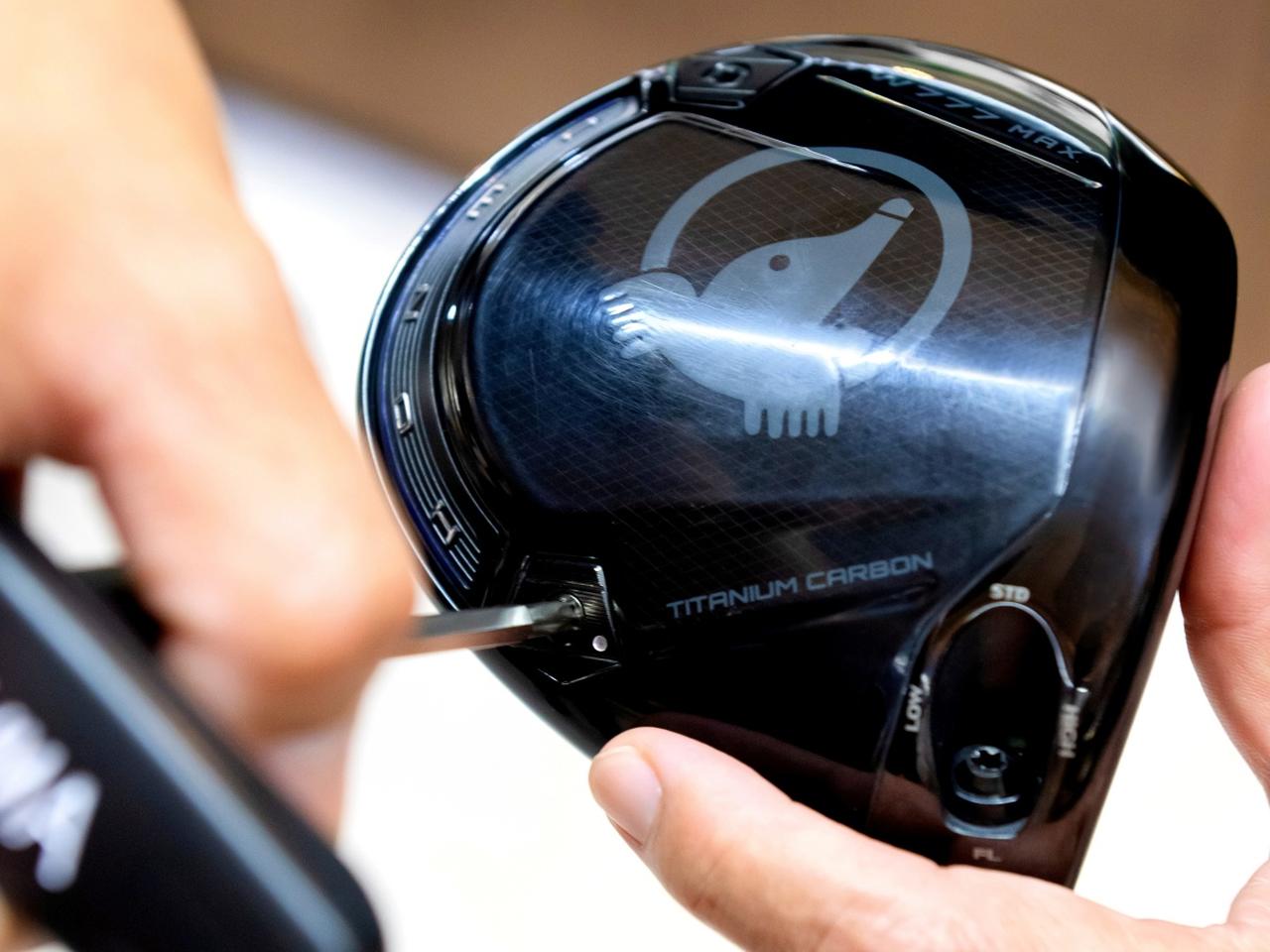 画像: TW777 MAXのウェイトのノーマル状態は、トウ4グラム・ヒール15グラム（写真）。TW777は、前3.5グラム・後ろ20.5グラム。ウェイトの入れ替えで性能がガラリと変化