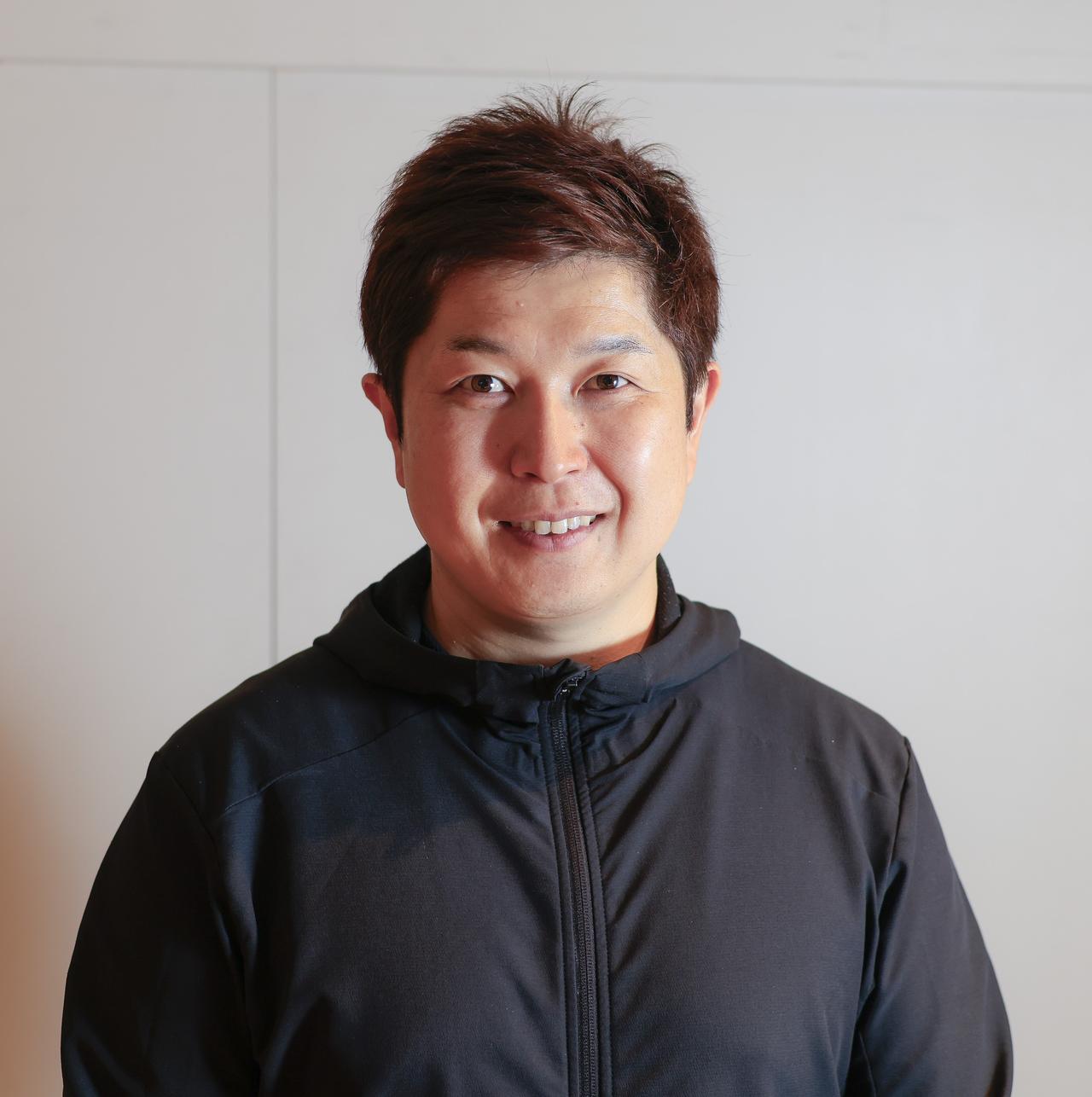 画像: 斎藤大介（さいとう・だいすけ）トレーナー 柔道整復師、鍼灸師、あん摩マッサージ指圧師の国家資格を持ち、ヨガの国際資格RYT200も取得。2016年より米女子ツアー選手のトレーナーを務め、20～22年は渋野日向子の専属トレーナーとして活動。現在、国内外の選手をサポートしている。週刊ゴルフダイジェストで「らくらくゴルヨガ」を連載中