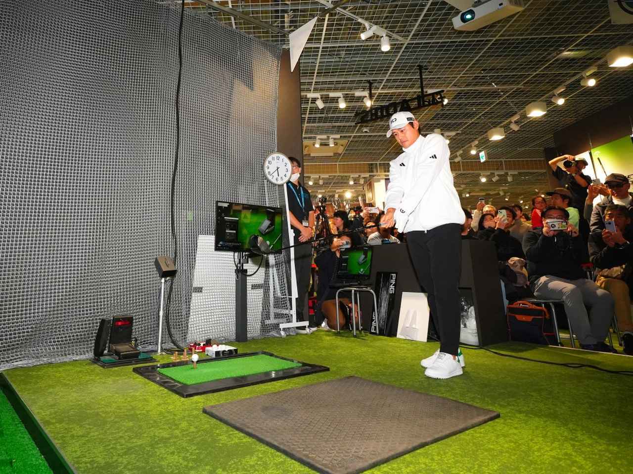 画像: 大西は、コース同様のルーティンで打席に入ってドライバーショット