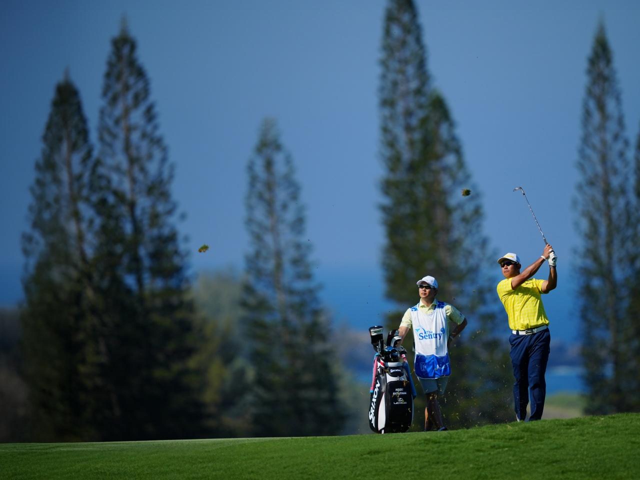 画像: 「プロはどんなに短いアプローチでも緩むことがなく、しっかりスピンをかけてきます。このショットがスコアに直結するんです」（伊丹プロ・以下同）