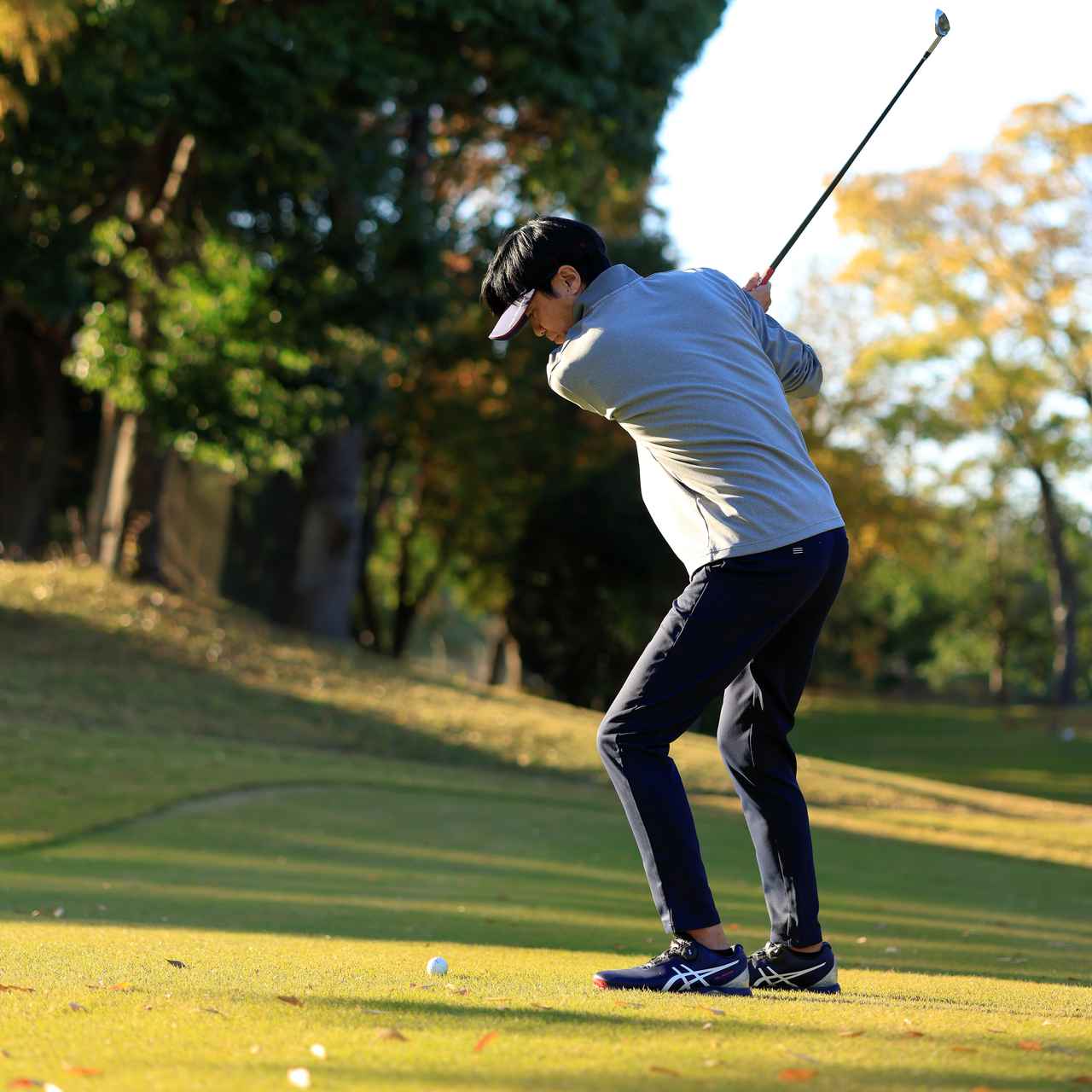 画像 : 2番目の画像 - クローズスタンスでコントロールショット - みんなのゴルフダイジェスト