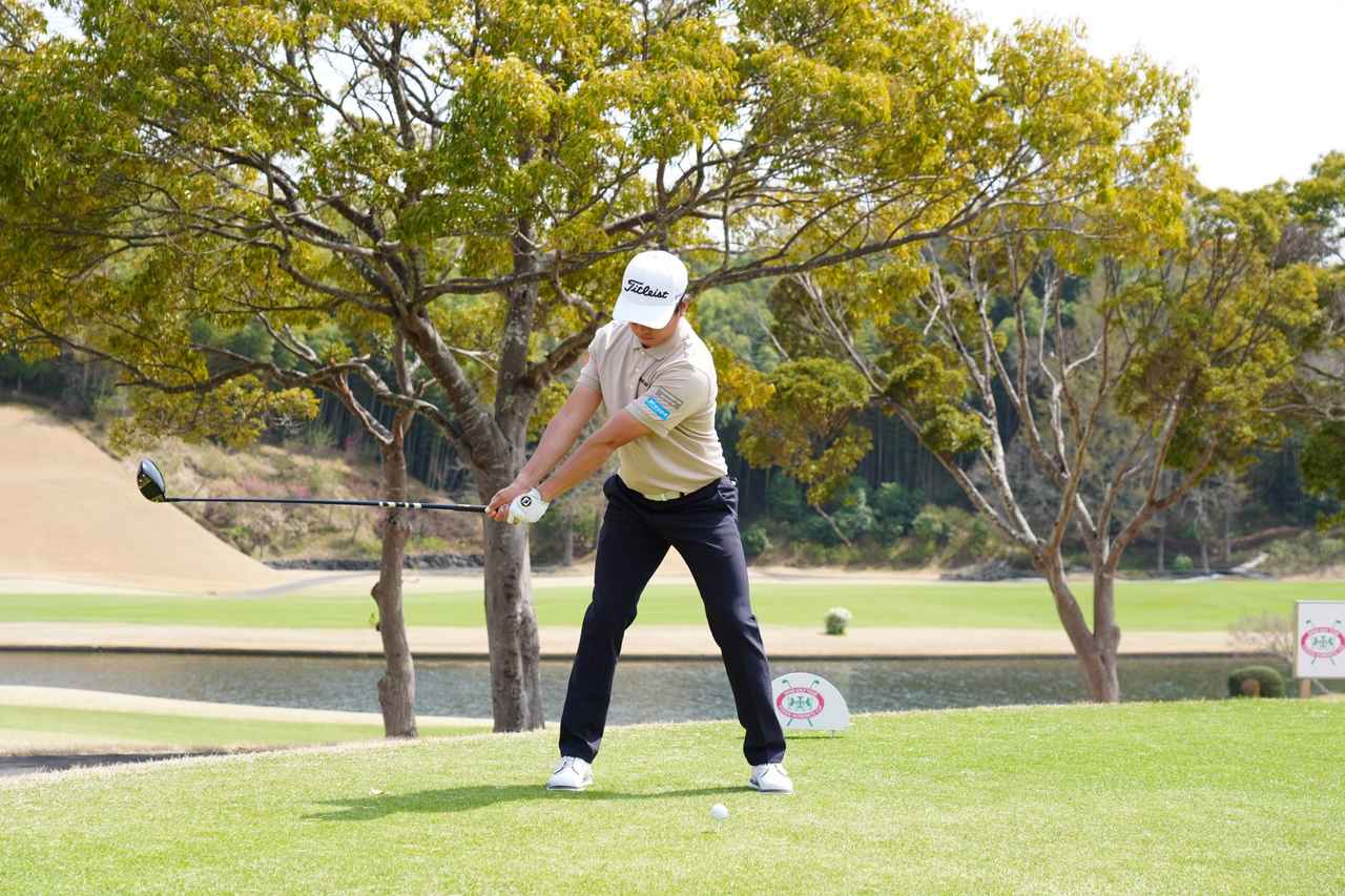 画像 : 2番目の画像 - 勝俣陵のドライバー正面連続写真（撮影／岡沢裕行） - みんなのゴルフダイジェスト