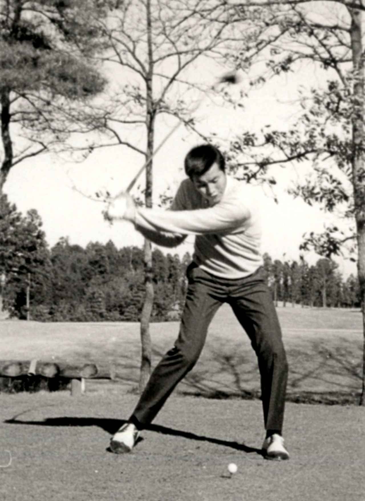 画像 : 9番目の画像 - 【貴重写真・プロデビュー前】22歳ジャンボ尾崎のドライバーショット連続写真 - みんなのゴルフダイジェスト