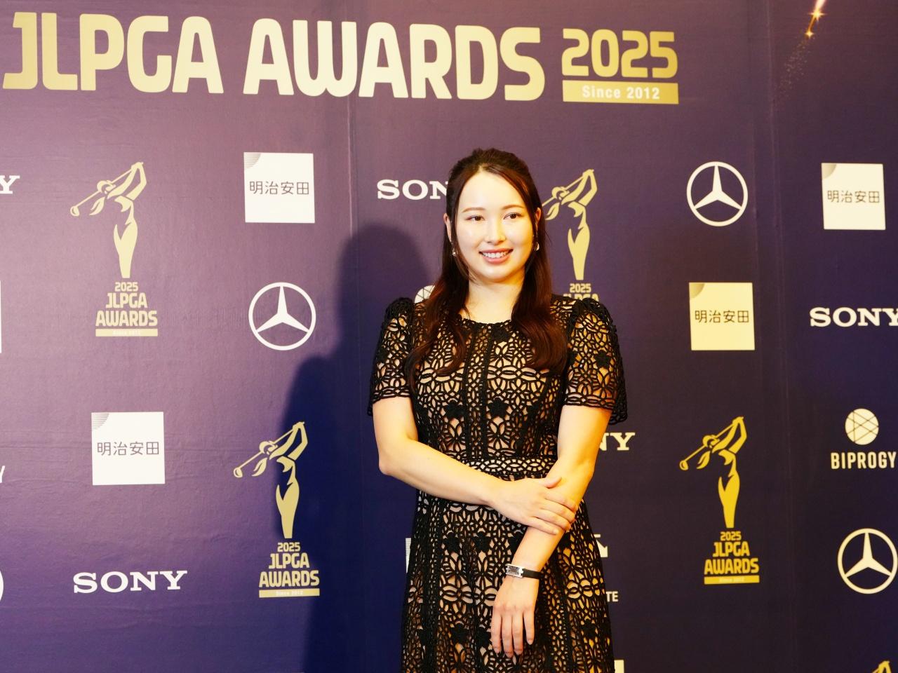 画像: 「2025年も応援ありがとうございました。2026年もよろしくお願いします！」（2025年JLPGAアワードより PHOTO／Hiroyuki Okazawa）