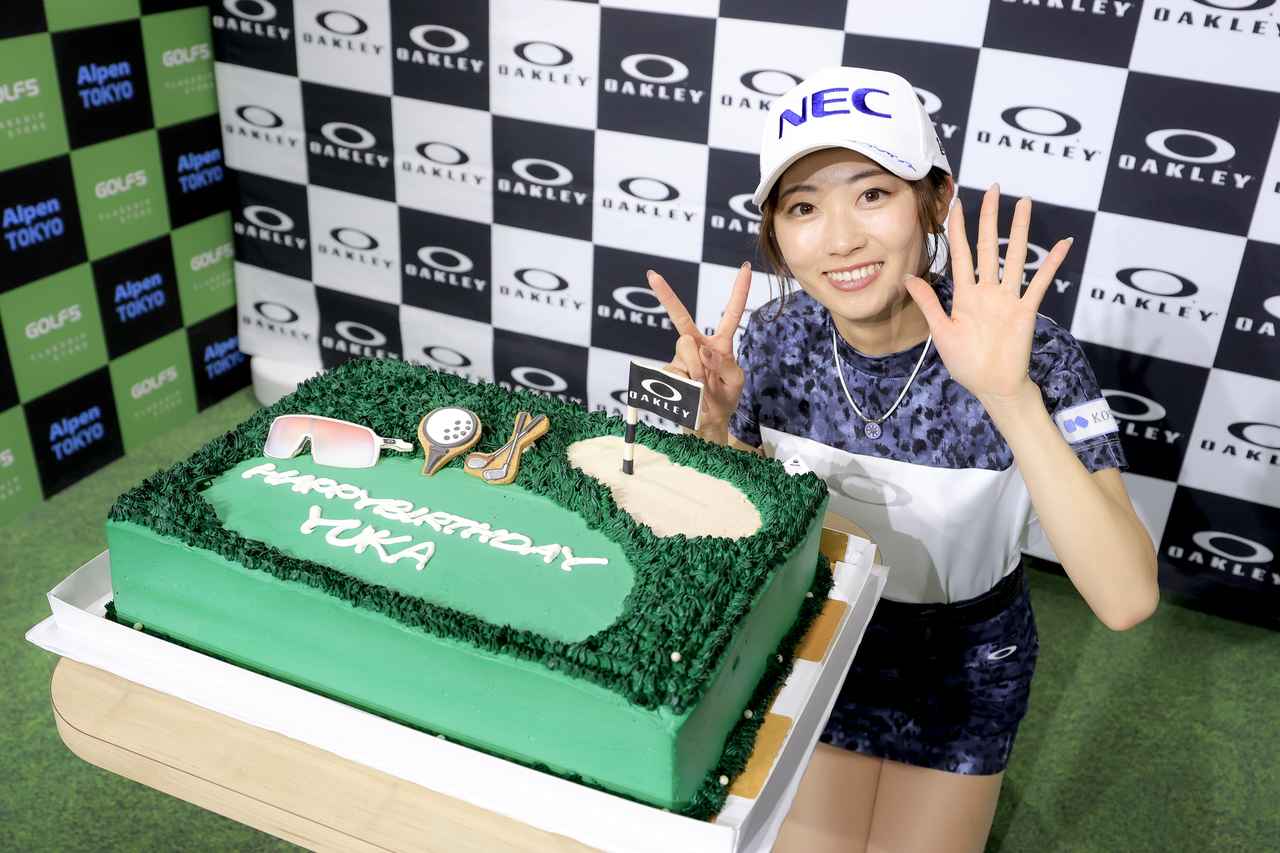 私はもう中堅」 安田祐香がヒョウ柄スカートで25歳の誓い。「美味しい