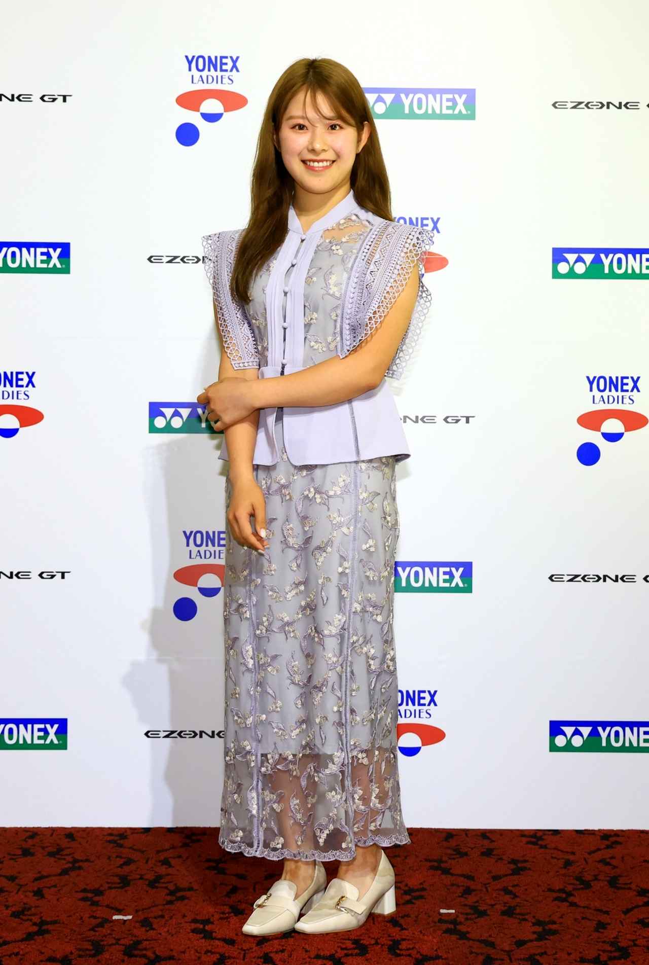 画像 : 22番目の画像 - 【写真22枚】ネクタイコーデやミニ丈スカート、美少女系スマイルの吉田鈴 - みんなのゴルフダイジェスト