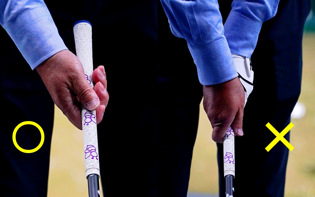 画像: 右手は薬指と中指の第2関節のしわがグリップの真下にくるようにして、右手の生命線のくぼみを左手の親指の右側に合わせま