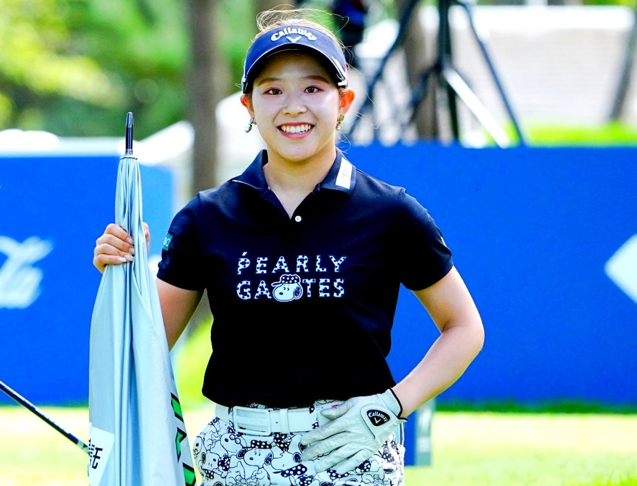 画像 : 10番目の画像 - 【写真22枚】ネクタイコーデやミニ丈スカート、美少女系スマイルの吉田鈴 - みんなのゴルフダイジェスト