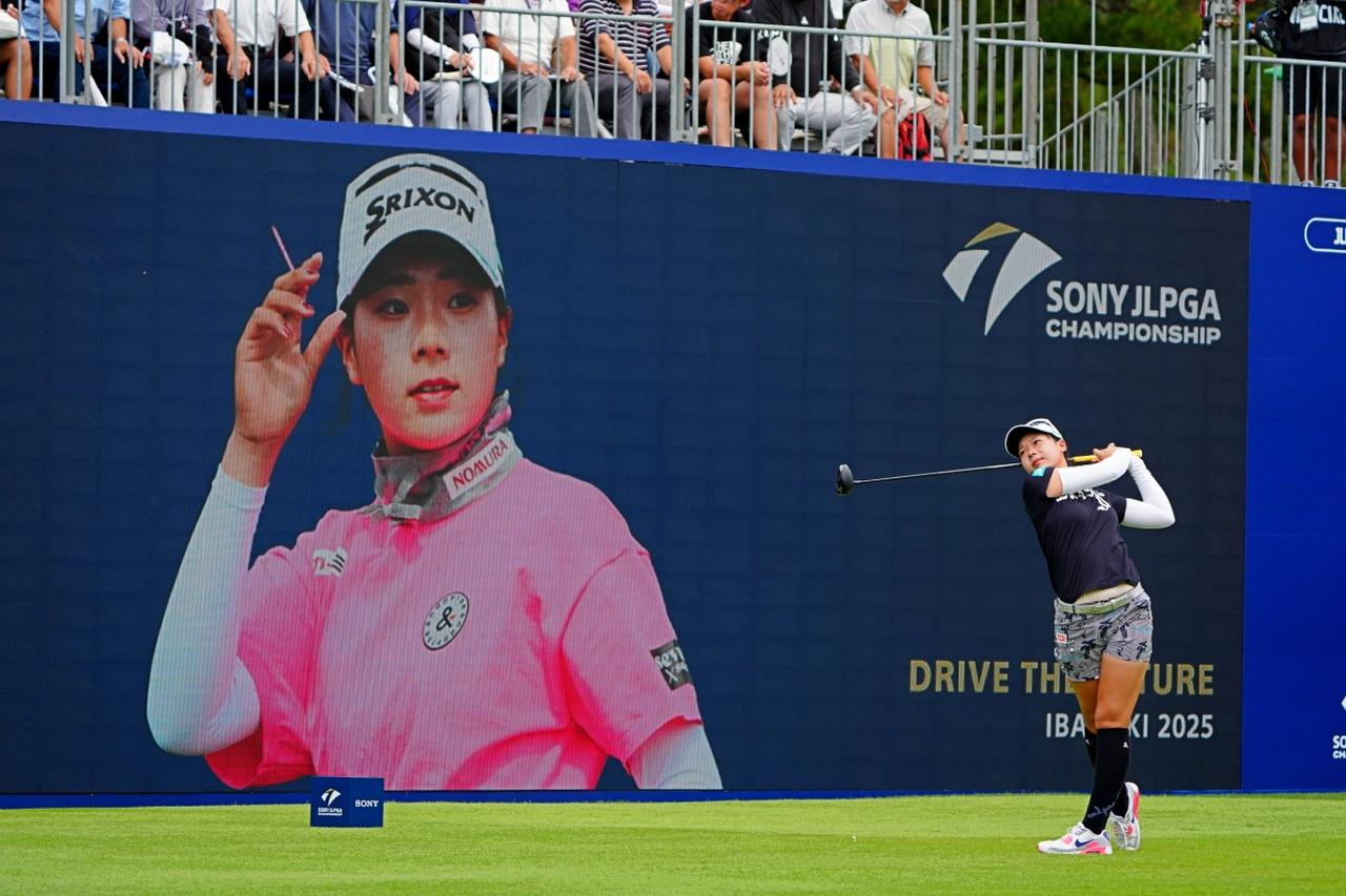 画像 : 9番目の画像 - 【写真を見る】笑顔がキュートな菅楓華のプレーぶりとドレス＆着物姿をチェック - みんなのゴルフダイジェスト