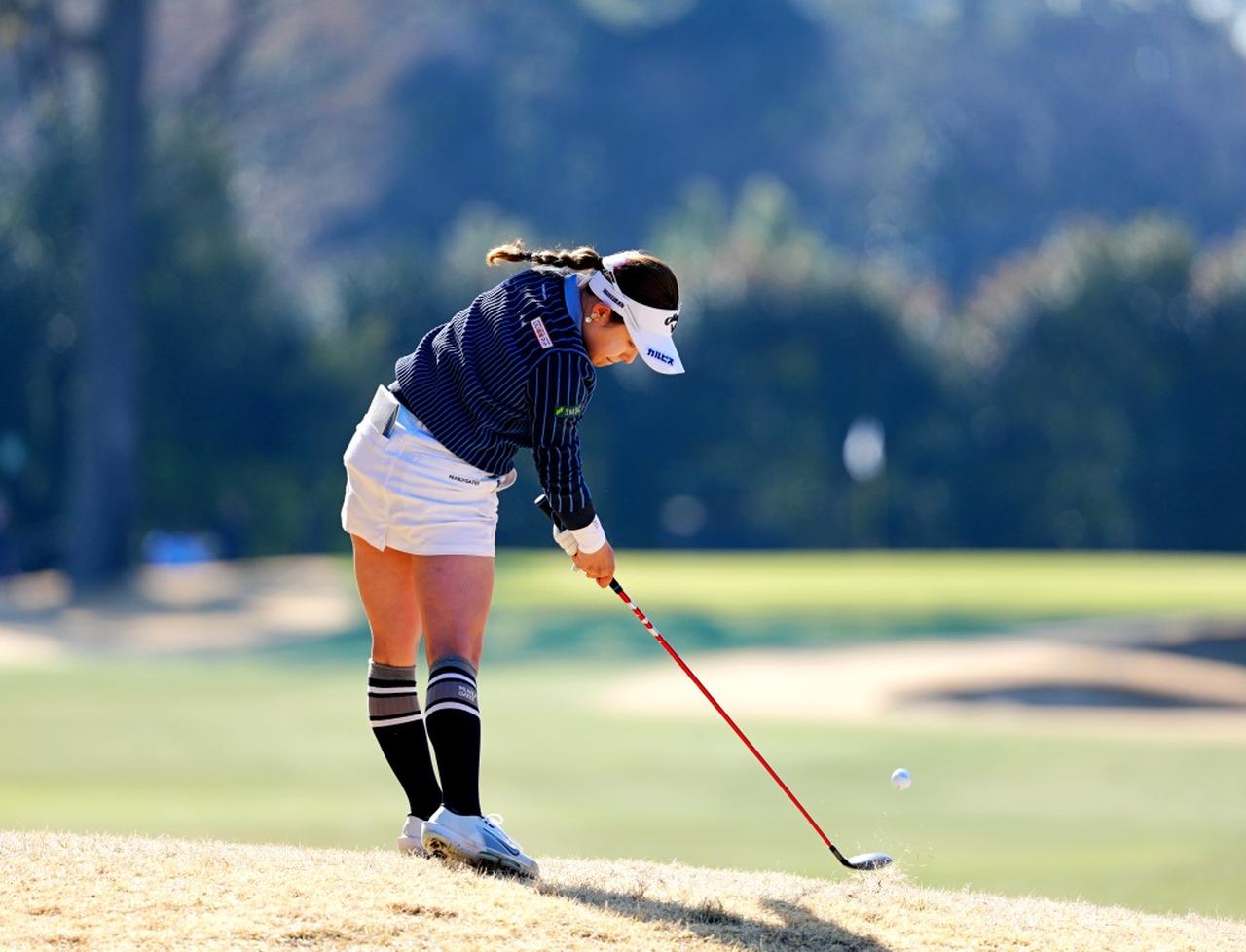 画像 : 6番目の画像 - 【写真22枚】ネクタイコーデやミニ丈スカート、美少女系スマイルの吉田鈴 - みんなのゴルフダイジェスト