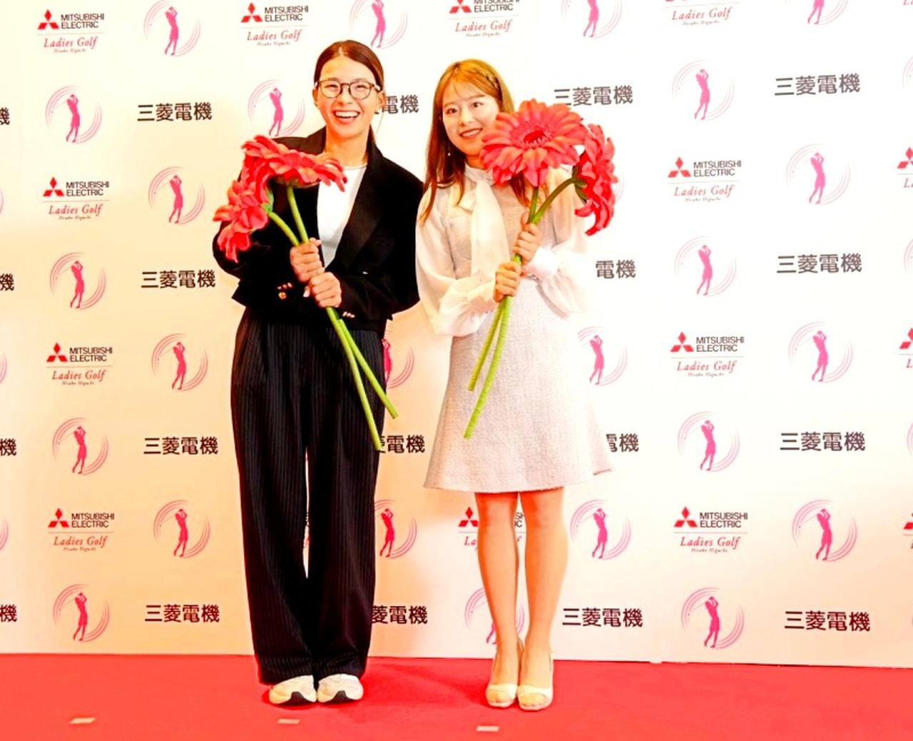 画像 : 14番目の画像 - 【写真22枚】ネクタイコーデやミニ丈スカート、美少女系スマイルの吉田鈴 - みんなのゴルフダイジェスト