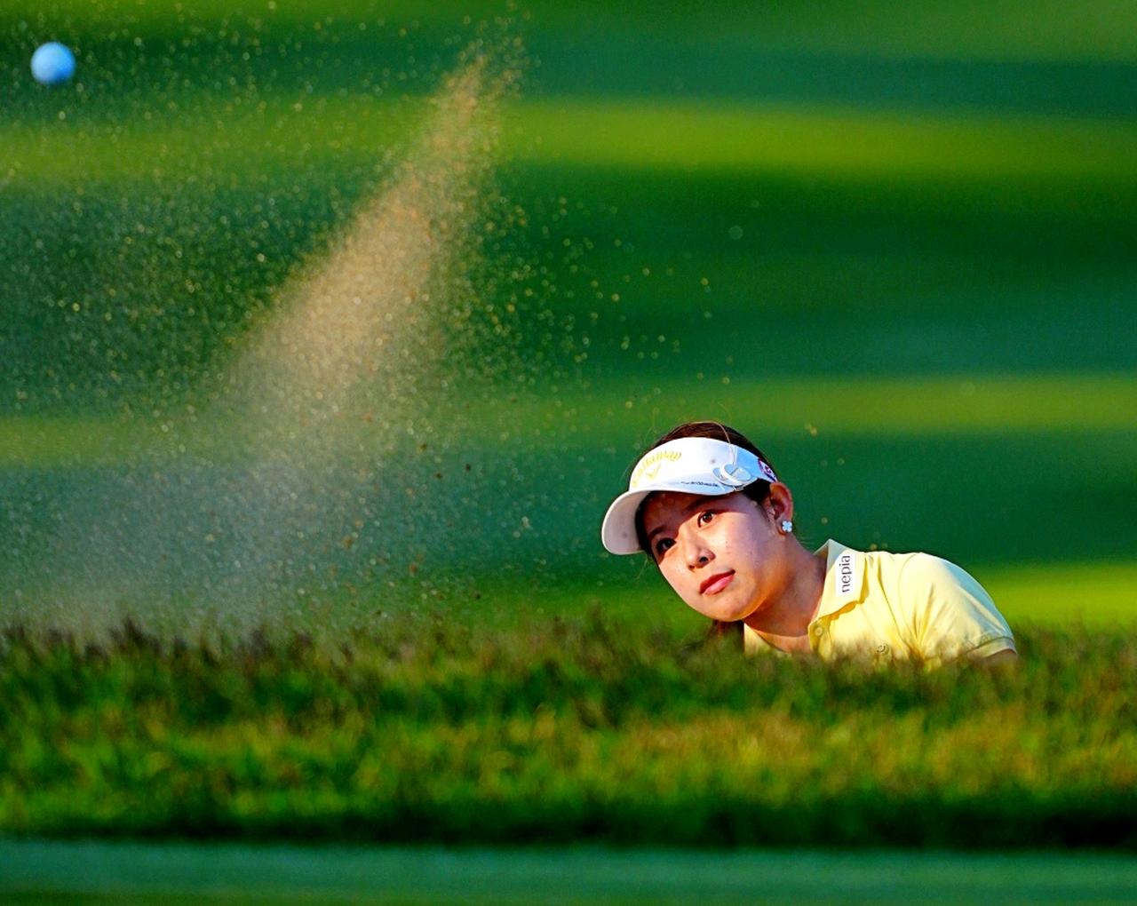 画像 : 19番目の画像 - 【写真22枚】ネクタイコーデやミニ丈スカート、美少女系スマイルの吉田鈴 - みんなのゴルフダイジェスト