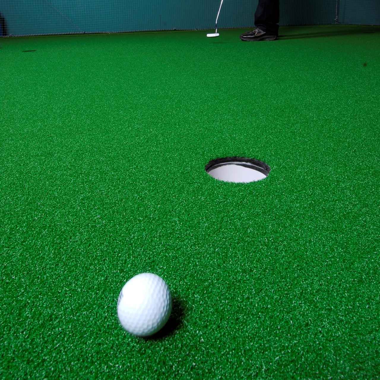 画像: パッティングで最も多いショートのミスをなくす！ 「距離感の逆算」を養う練習ドリル【パッティング専門コーチが解説】 - みんなのゴルフダイジェスト