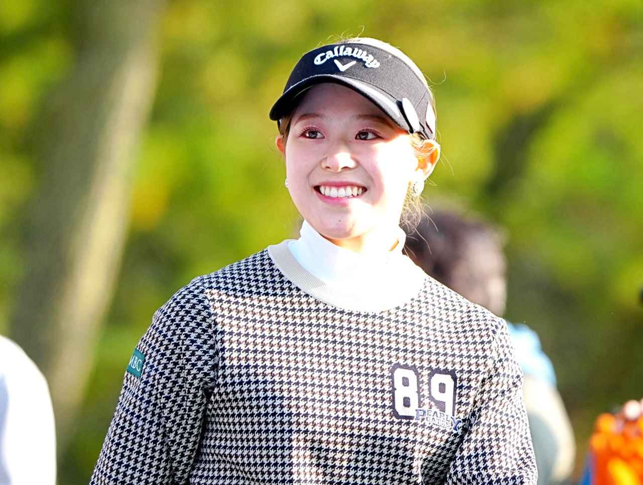 画像 : 8番目の画像 - 【写真22枚】ネクタイコーデやミニ丈スカート、美少女系スマイルの吉田鈴 - みんなのゴルフダイジェスト