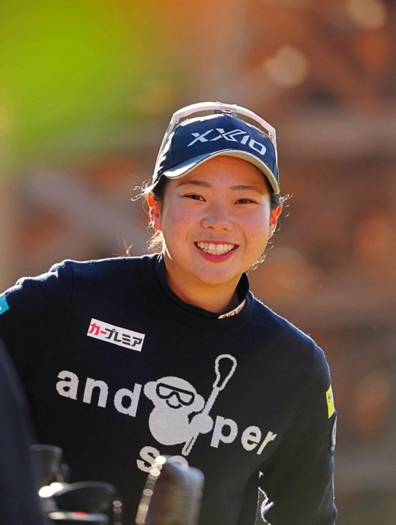 画像 : 12番目の画像 - 【写真を見る】笑顔がキュートな菅楓華のプレーぶりとドレス＆着物姿をチェック - みんなのゴルフダイジェスト