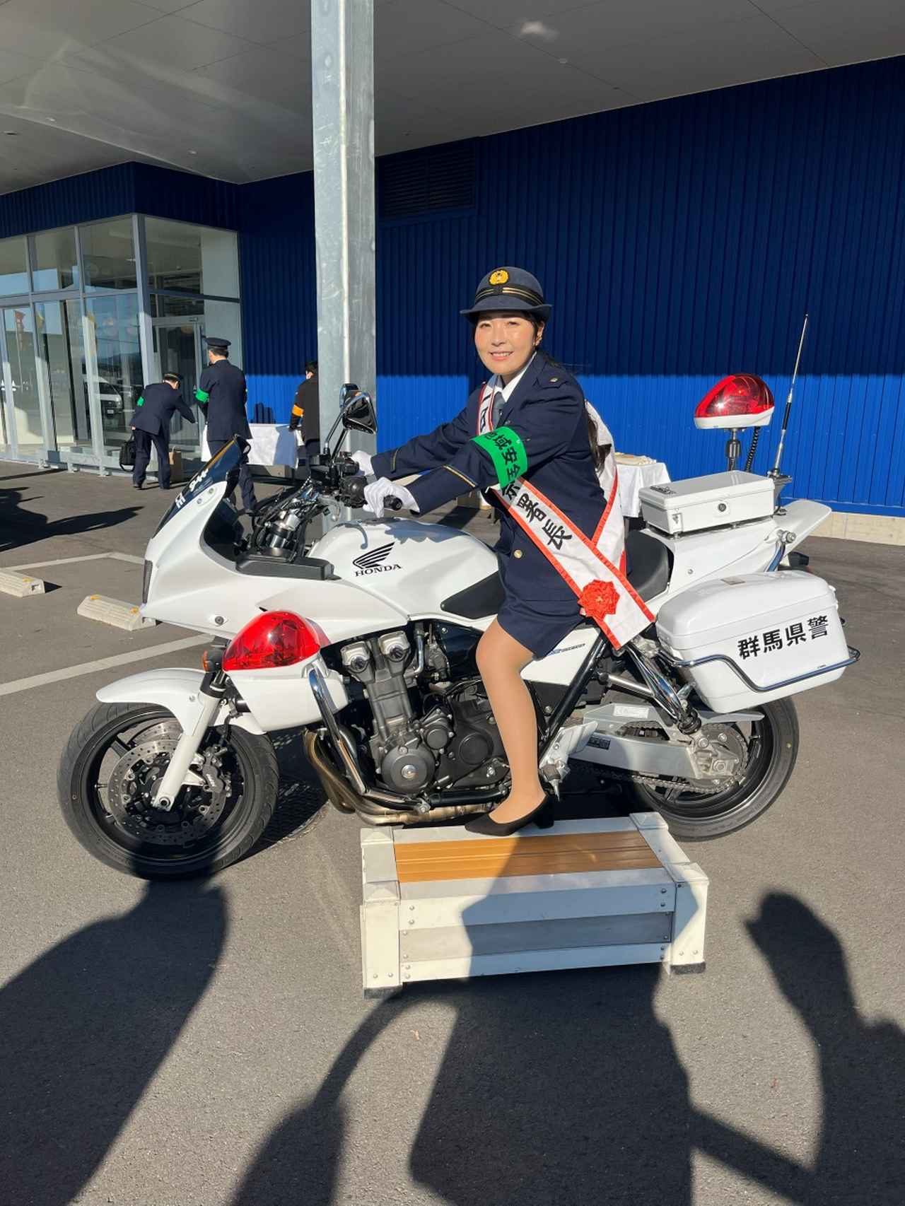 画像 : 2番目の画像 - 【写真10枚】一日警察署長・青木の姿をお届け! - みんなのゴルフダイジェスト