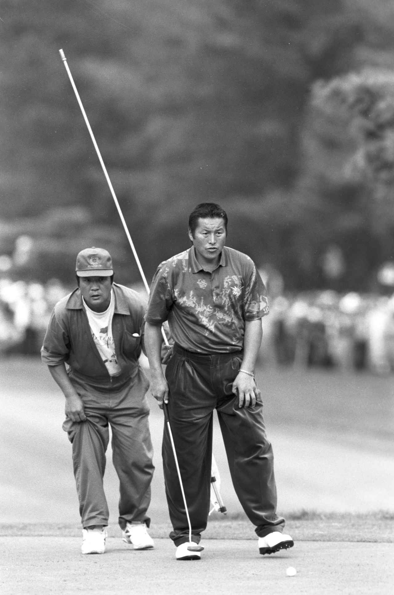 画像 : 1番目の画像 - 【写真8枚】いまにも大歓声が聞こえてきそう！ 95年ダンロップフェニックスのイーグルパット前後 - みんなのゴルフダイジェスト