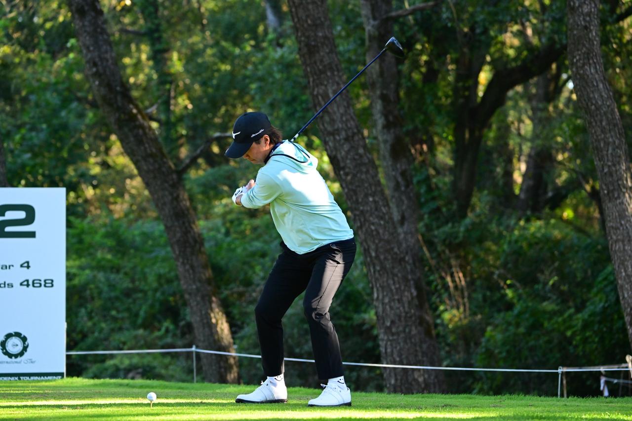 画像 : 5番目の画像 - 【連続写真10枚】平田憲聖のドライバースウィング斜め前方（撮影/有原裕晶） - みんなのゴルフダイジェスト