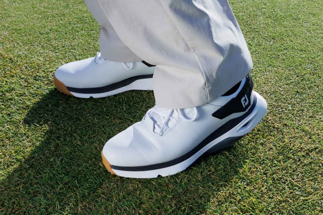 画像: アウトソールのカラーリングも珍しい日本未発売の本革モデル