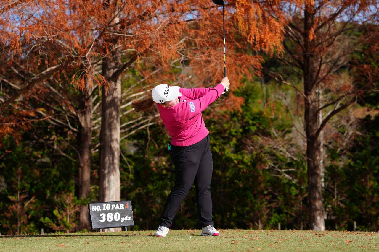 画像 : P9（両手が肩の高さ）