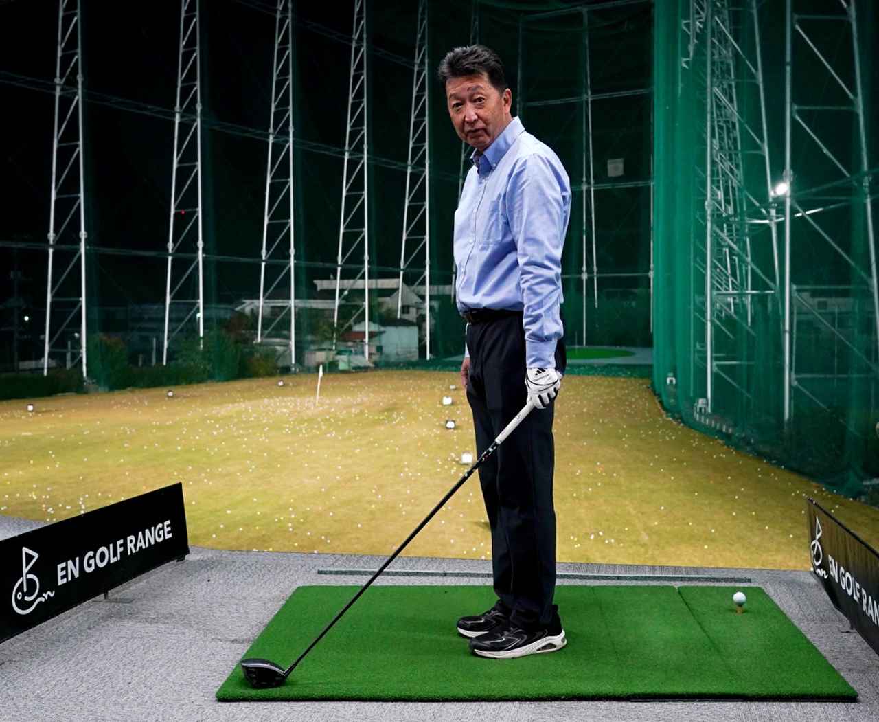 画像: 「気をつけ」からクラブを握る練習をする