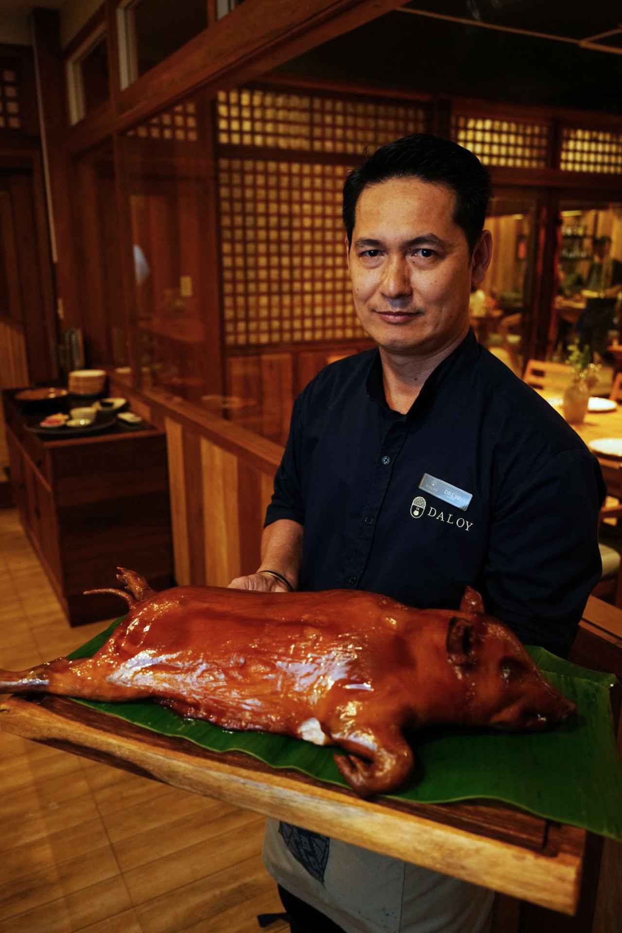 画像: 皮はパリパリ、中の肉はジューシーで病みつきになる料理