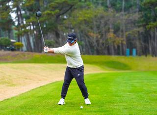 P3（テークバックで左腕が地面と平行）