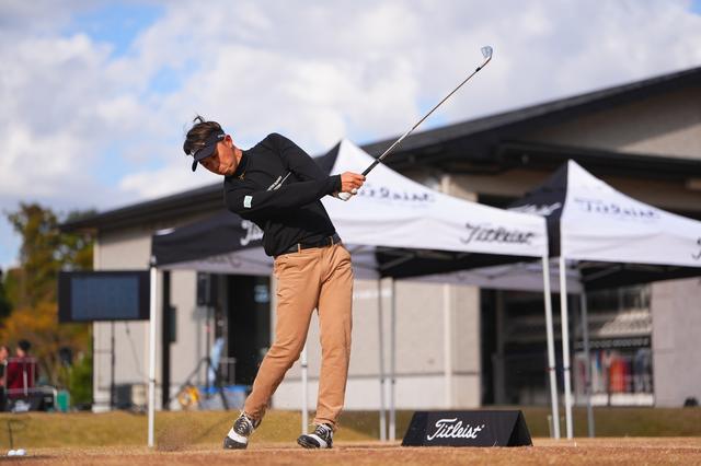 画像: 「プロV1x LDはドライバーでもアイアンでもスピンはやや少なめです」（阿久津）