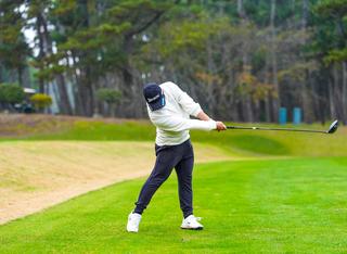 P8（フォロースウィングでシャフトが地面と平行）