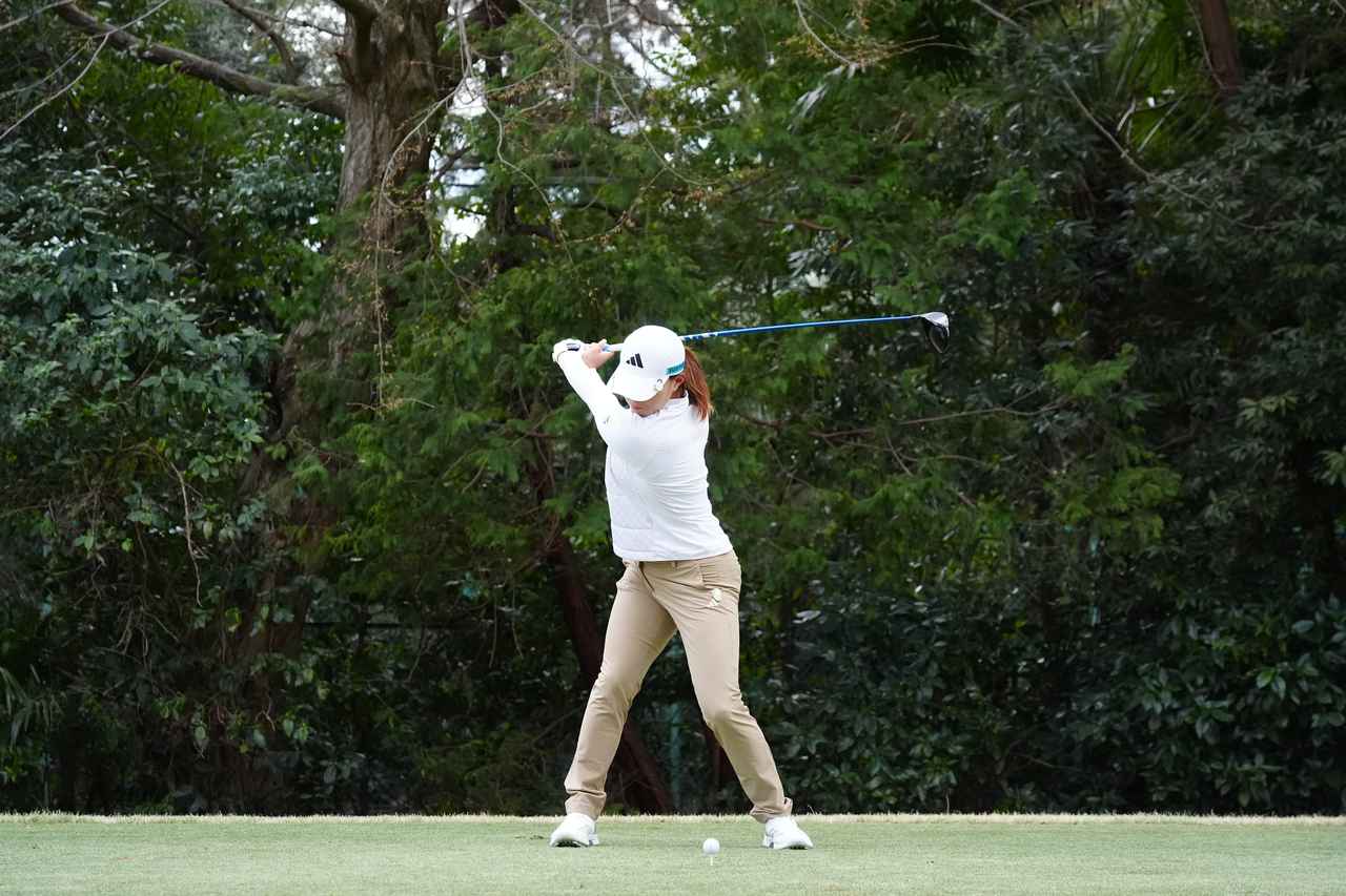 画像 : 4番目の画像 - 渋野日向子のドライバー正面連続写真（撮影／姉崎正） - みんなのゴルフダイジェスト