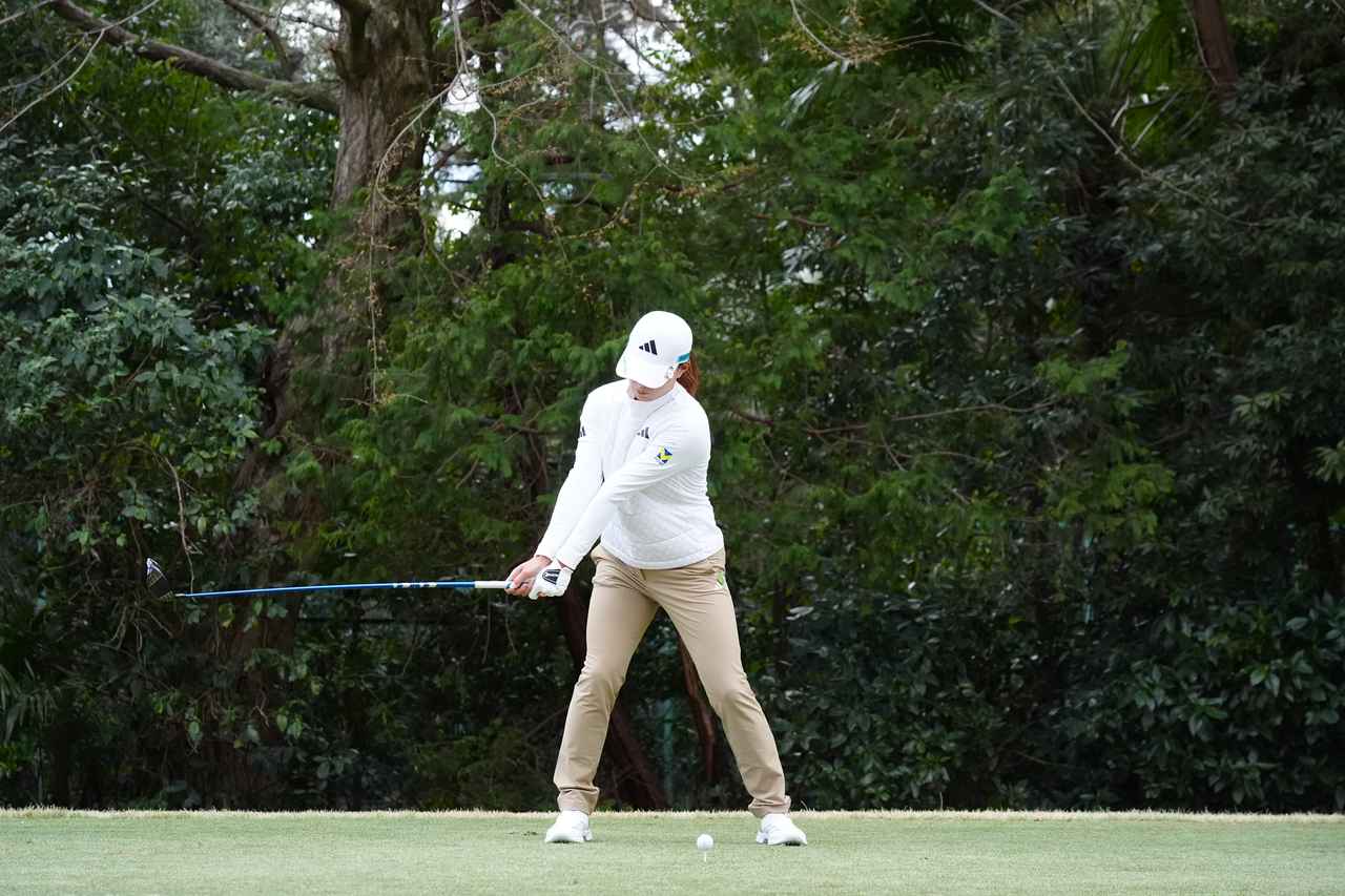 画像 : 2番目の画像 - 渋野日向子のドライバー正面連続写真（撮影／姉崎正） - みんなのゴルフダイジェスト