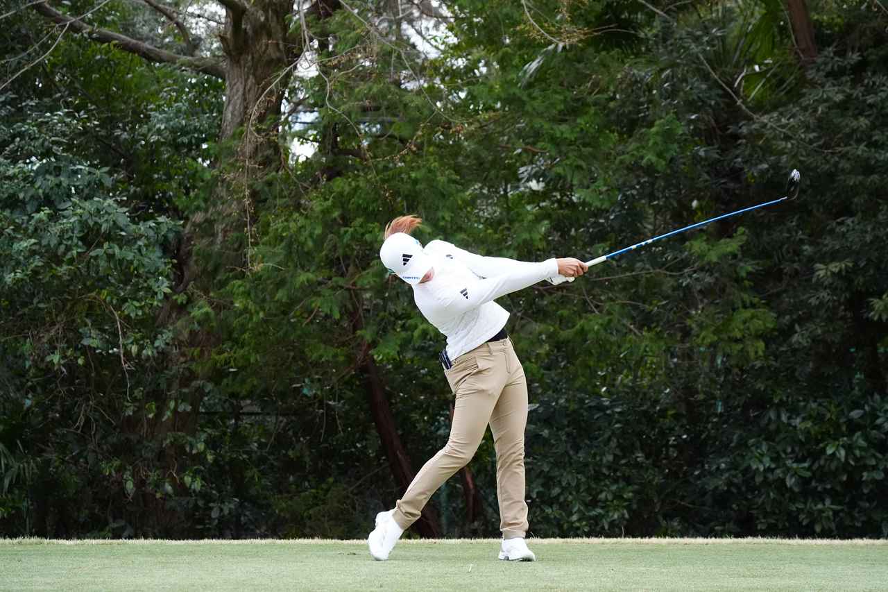 画像 : 9番目の画像 - 渋野日向子のドライバー正面連続写真（撮影／姉崎正） - みんなのゴルフダイジェスト