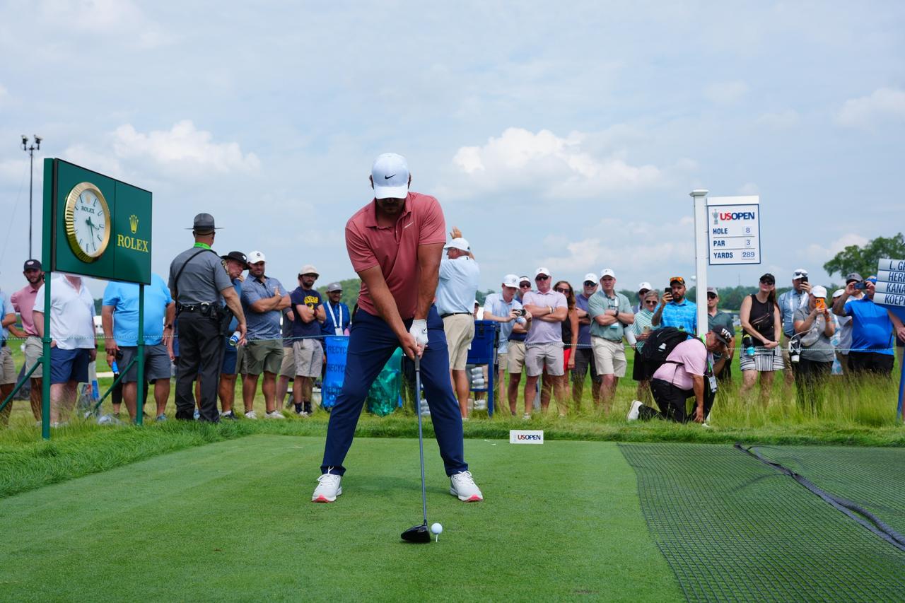 画像: 1番目の画像 - 【連続写真10枚】全米OP練習日に撮影！ ブルックス・ケプカのドライバー正面連続写真(撮影/岩本芳弘) - みんなのゴルフダイジェスト