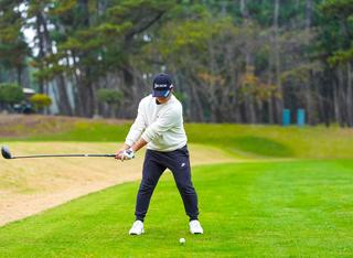 P2（テークバックでシャフトが地面と平行）