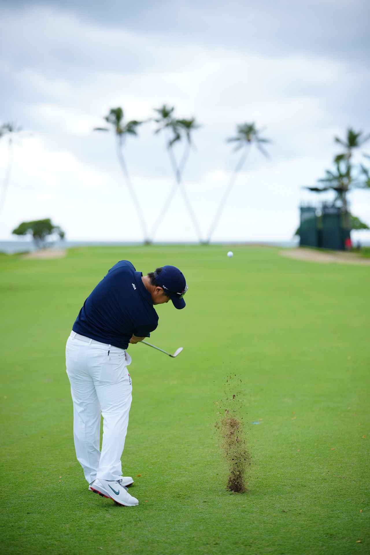 画像 : P8（フォロースウィングでシャフトが地面と平行）