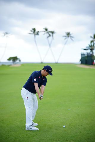 P2（テークバックでシャフトが地面と平行）