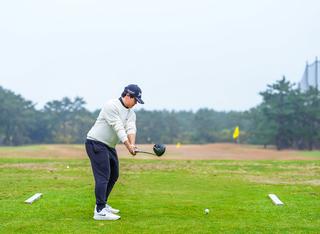 P2（テークバックでシャフトが地面と平行）