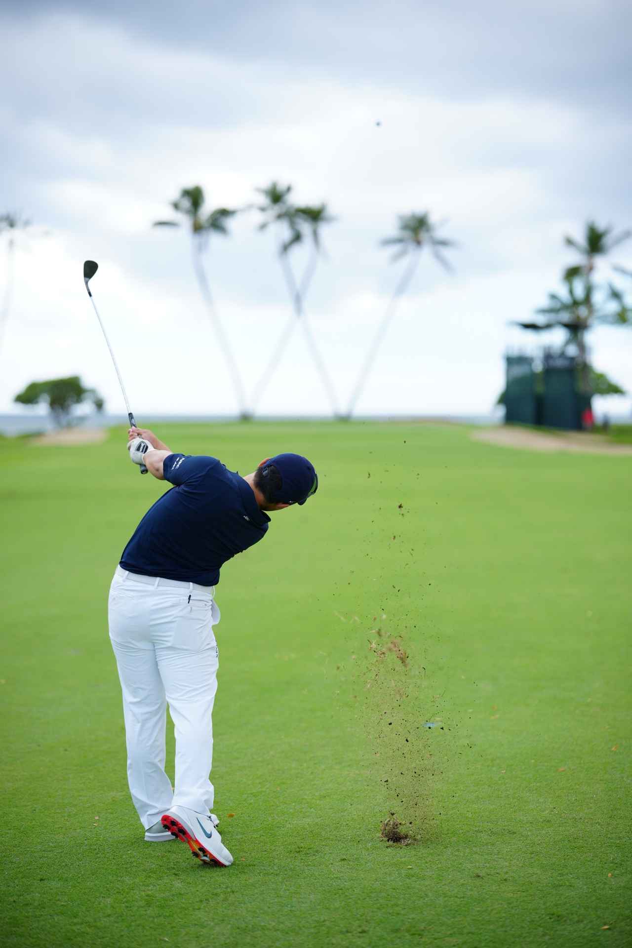 画像 : P8（フォロースウィングでシャフトが地面と平行）